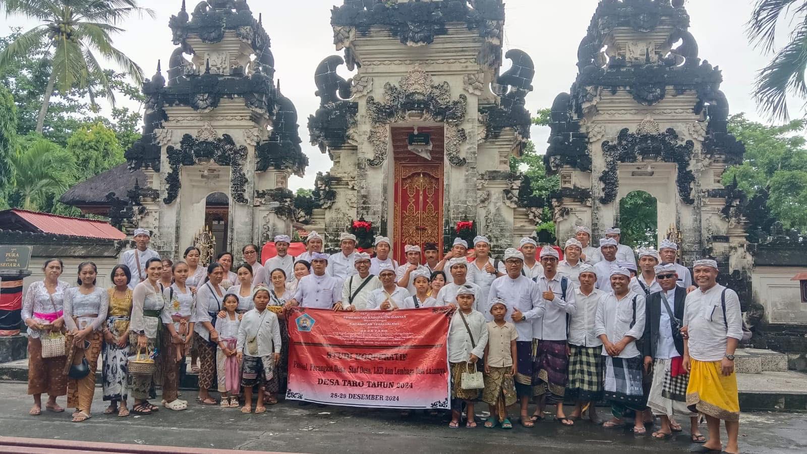 TEMBOK SENDERAN PURA DUKUH LONGSOR